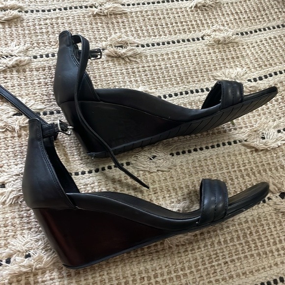 Reaction Kenneth Cole Sandals - Picture 3 of 8